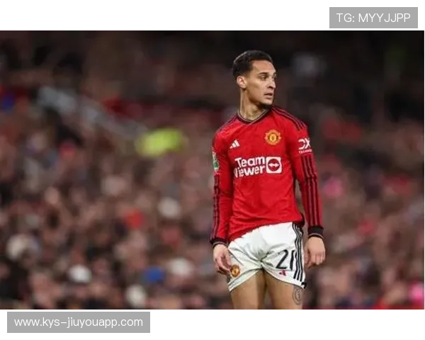 曼联的锋线组合逐渐磨合，期望能在大赛中创造奇迹，曼联支点中锋