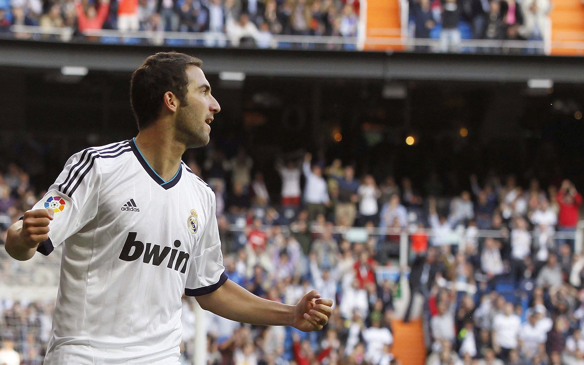 水球比赛中立代表队A配合默契，水球比赛每队上场几人